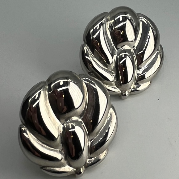 Silver plated Puffy Flower Clip earring set. - Picture 9 of 10